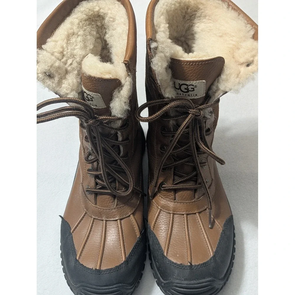 Ugg‎ Adirondack III Boots Women's Size 9 Brown Tan Faux Fur Winter Snow Lace Up